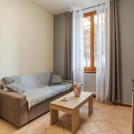 Modern With Balcony Apartamento